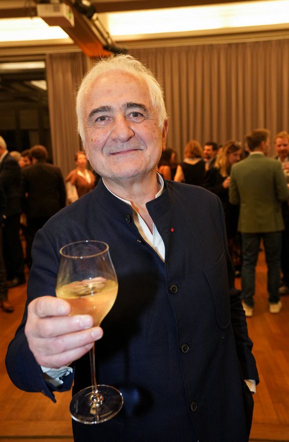 Exclusif - Guy Savoy lors de la soirée de remise des prix Gault&Millau à la Maison de la Mutualité à Paris le 17 novembre 2025.

© Anne-Sophie Guebey / Bestimage
