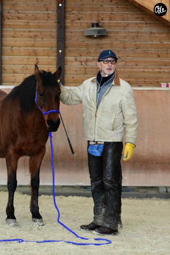 Thierry Lhermitte anime un atelier d'équithérapie et d'étologie à la maison Hope à Saint-Cergues en Haute Savoie le samedi 24 janvier 2026. © Romain Doucelin/Bestimage