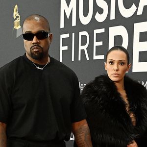 Kanye West et Bianca Censori, bientôt un projet à deux ? 

Info : Kanye West et sa femme Bianca Censori ont été raccompagnés à la sortie des Grammy Awards pour tenue indécente sur le tapis rouge
