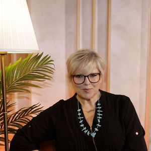 La raison n'a pas été dévoilée ni même le nom de son ou de sa futur(e) remplaçant(e).

Exclusif - Portrait de Laurence Boccolini, lors de l'enregistrement de l'émission "Chez Jordan". Le 24 janvier 2022
© Cédric Perrin / Bestimage