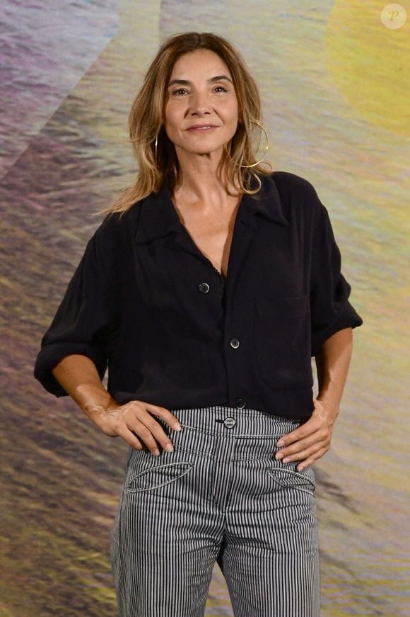 Clotilde Courau au photocall du film suisse "Le Lac" lors du 78ème Festival international du film de Locarno, le 14 août 2025. Crédit Romain Doucelin / Bestimage