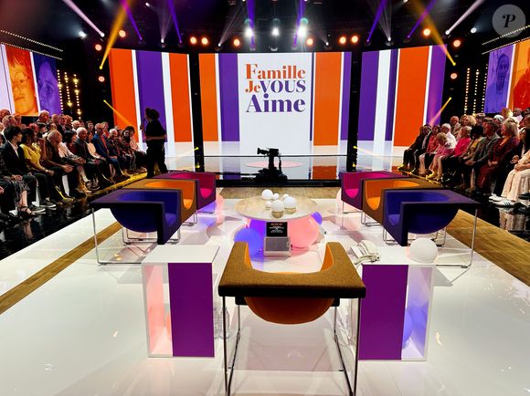 Exclusif - Enregistrement de l'émission "Famille je vous aime" présentée par M. Drucker et qui sera diffusée le 13 juin 2025 sur France 3, aux Studios rive gauche à Paris, France, le 15 avril 2025. © Clovis-Gaffiot/Bestimage