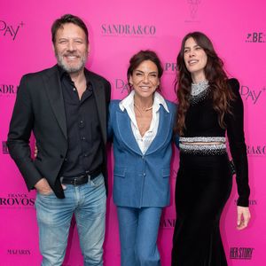 Exclusif - Samuel Le Bihan, Sandra Sisley et Candice Duthe  - Soirée à la suite Sandra & Co lors du Festival International Canneseries Saison 8, à l’hôtel JW Marriott Cannes .
 Il y a des lieux qui voyagent avec leur époque. Nouveau Tempo, nouvelle vie!
Après avoir illuminée les jours et les nuits du Festival de Cannes, la Suite Sandra and Co s’installe au JW Marriott pendant le Festival Cannes séries, plus dynamique, plus moderne, plus en phase avec les battements de la culture sérielle.
Pendant dix ans, La Célèbre Suite de Sandra Sisley a rythmé les journées et enflammé les nuits du Festival de Cannes, accueillant comédiens, réalisateurs, artistes, journalistes et créateurs dans un écrin festif et chaleureux devenu culte.
En 2025, Sandra Sisley relève un nouveau défi : faire exister sa Suite au Festival Cannes Séries du 24 au 29 avril 2025 dans une version repensée, contemporaine, audacieuse et ancrée dans son époque.
Rebaptisée pour l’occasion “La Suite Sandra & Co x Day+”, en partenariat avec la marque de bien-être Day+, cet endroit unique a été pensé pour recevoir les experts de la culture sérielle, les artisans du « binge », les journalistes, les talents, et ce jour et nuit.
En journée, la programmation mêlera cinéma, beauté, mode et découverte.
Le soir, un Pianiste en live accueillera les prestigieux invités de la maîtresse des lieux.
Fidèle à son exigence de qualité et à son goût du détail, Sandra Sisley s’entoure d’une équipe redoutablement efficace, une team de choc pour un festival de choc, ainsi que d’illustres partenaires qui incarnent l’excellence dans leur domaine : Day+, numéro un du collagène en France, Franck Provost, leader de la coiffure en Europe ; la maison de de haute joaillerie Mazarin, incarnation du raffinement et de l’allure à la française; les incontournables marques de vins Minuty et de spiritueux Spirit Brothers, ainsi que d’autres Maisons de renommées internationales.
Rendez-vous donc au 50 boulevard de la Croisette, hôtel JW Marriott pour découvrir la saison une de la Suite Sandra and Co X Day Plus.
Du 24 au 29 avril 2025 de 10 heures à 2 heures du matin. 
© Aurelio Stella - Aurore Partouche / Evenjoy /Bestimage