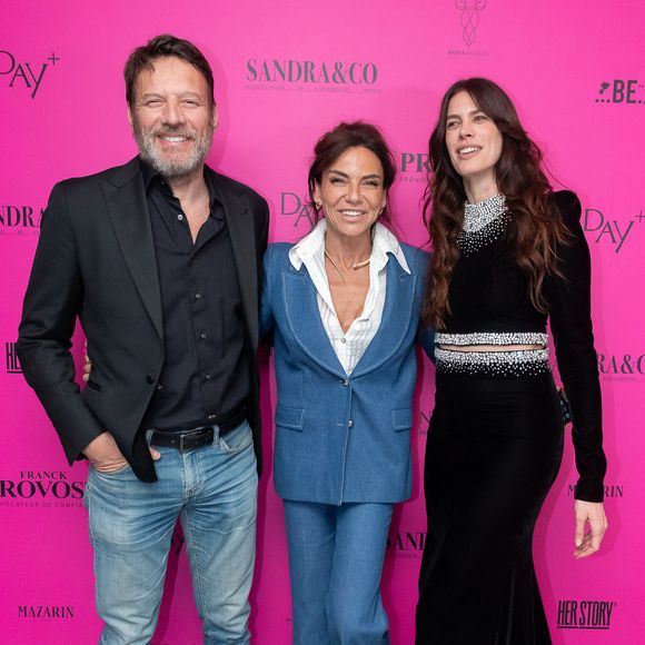 Exclusif - Samuel Le Bihan, Sandra Sisley et Candice Duthe  - Soirée à la suite Sandra & Co lors du Festival International Canneseries Saison 8, à l’hôtel JW Marriott Cannes .
 Il y a des lieux qui voyagent avec leur époque. Nouveau Tempo, nouvelle vie!
Après avoir illuminée les jours et les nuits du Festival de Cannes, la Suite Sandra and Co s’installe au JW Marriott pendant le Festival Cannes séries, plus dynamique, plus moderne, plus en phase avec les battements de la culture sérielle.
Pendant dix ans, La Célèbre Suite de Sandra Sisley a rythmé les journées et enflammé les nuits du Festival de Cannes, accueillant comédiens, réalisateurs, artistes, journalistes et créateurs dans un écrin festif et chaleureux devenu culte.
En 2025, Sandra Sisley relève un nouveau défi : faire exister sa Suite au Festival Cannes Séries du 24 au 29 avril 2025 dans une version repensée, contemporaine, audacieuse et ancrée dans son époque.
Rebaptisée pour l’occasion “La Suite Sandra & Co x Day+”, en partenariat avec la marque de bien-être Day+, cet endroit unique a été pensé pour recevoir les experts de la culture sérielle, les artisans du « binge », les journalistes, les talents, et ce jour et nuit.
En journée, la programmation mêlera cinéma, beauté, mode et découverte.
Le soir, un Pianiste en live accueillera les prestigieux invités de la maîtresse des lieux.
Fidèle à son exigence de qualité et à son goût du détail, Sandra Sisley s’entoure d’une équipe redoutablement efficace, une team de choc pour un festival de choc, ainsi que d’illustres partenaires qui incarnent l’excellence dans leur domaine : Day+, numéro un du collagène en France, Franck Provost, leader de la coiffure en Europe ; la maison de de haute joaillerie Mazarin, incarnation du raffinement et de l’allure à la française; les incontournables marques de vins Minuty et de spiritueux Spirit Brothers, ainsi que d’autres Maisons de renommées internationales.
Rendez-vous donc au 50 boulevard de la Croisette, hôtel JW Marriott pour découvrir la saison une de la Suite Sandra and Co X Day Plus.
Du 24 au 29 avril 2025 de 10 heures à 2 heures du matin. 
© Aurelio Stella - Aurore Partouche / Evenjoy /Bestimage