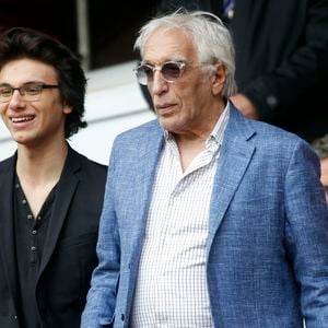 Gérard Darmon et son fils Jules (fils de Mathilda May) - People au match de Ligue 1 entre le PSG Evian Thonon Gaillard au Parc des Princes à Paris le 23 avril 2014. TAAMALLAH / BESTIMAGE
