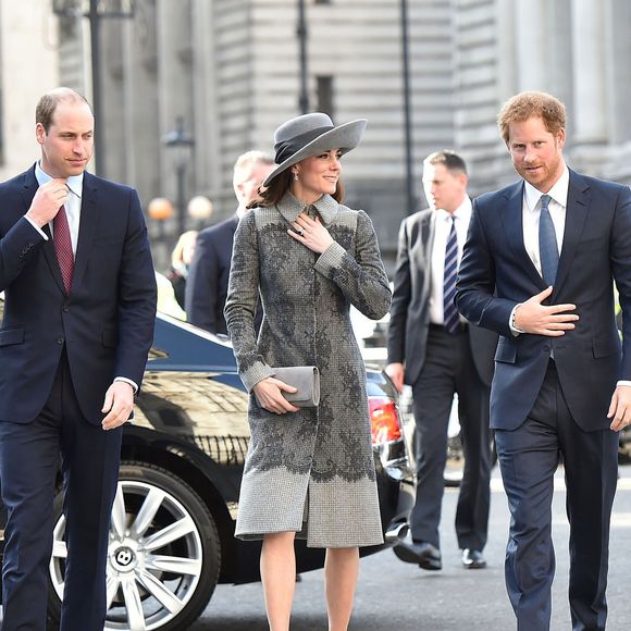 "Il est aimé pour toujours et sera toujours avec nous. Je t’aime plus que jamais.”
Le prince William, duc de Cambridge, Catherine Kate Middleton, la duchesse de Cambridge et le prince Harry - La famille royale d'Angleterre assiste à une messe à l'occasion de la journée du Commonwealth en l'Abbaye de Westminster à Londres, le 14 mars 2016. AGENCE / BESTIMAGE