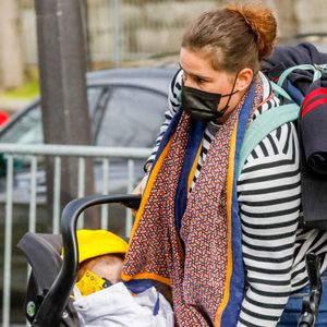 Ensemble, ils éduquent leur fille, Kimberley, née le 10 octobre 2020.

Elodie Poux avec sa fille arrivent à l'enregistrement de l'émission "Vivement Dimanche Prochain" au studio Gabriel à Paris, France, le 26 mars 2021, présentée par Michel Drucker et diffusée le 11 avril 2021.

© Christophe Clovis/Bestimage