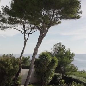 Jean-Pierre Foucault fait visiter sa maison de Carry-le-Rouet dans l'émission Côté Sud, le 3 avril. Capture d'écran France 3