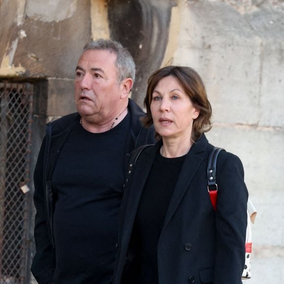 "Aujourd’hui, il ne reste que des choses joyeuses de tout ça", a-t-elle confié à propos de celui qu’elle surnomme affectueusement "Minou". 

Fabien Onteniente, Mathilde Seigner - Obsèques de Nathalie Baye en l'église Saint-Sulpice à Paris le 24 avril 2026. © Dominique Jacovides - Coadic Guirec / Bestimage