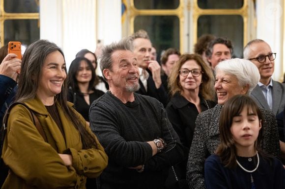 Azucena Caamaño, Florent Pagny lors de la cérémonie de la remise de la médaille de chevalier de l'ordre des arts et des lettres à Alexandre Kirchhoff, PDG du label Capitol Music France par R.Dati au Ministère de la Culture à Paris le 9 janvier 2026.

Photo par Cyril Moreau / Bestimage