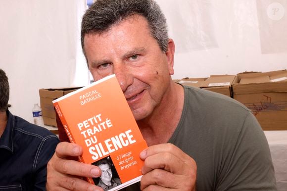 Exclusif - Pascal Bataille - Les écrivains de la 37ème édition du salon du livre de Cosne-Cours-sur-Loire le 1er juin 2025.

© Cédric Perrin / Bestimage