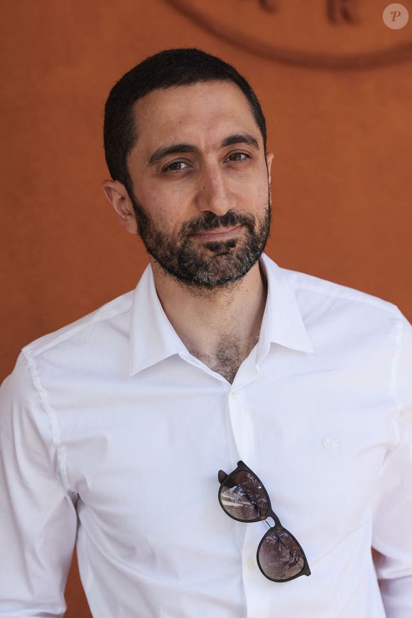 "Il y a des hôtels peu regardants, leur technique de ménage consiste à utiliser la serviette de toilette du client qui vient tout juste quitter la chambre, pour faire le ménage dans la chambre."

Jimmy Mohamed au village lors des Internationaux de France de tennis de Roland Garros 2024, à Paris, France, le 26 mai 2024.
© Jacovides-Moreau/Bestimage