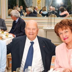 Exclusif - Yaël Braun-Pivet, Marc Ladreit de Lacharrière et Roselyne Bachelot - Quelques semaines après avoir ouvert la Journée de l'Assemblée nationale dédiée à l'Engagement, le samedi 11 avril 2026, M.Ladreit de Lacharrière a reçu Y.Braun-Pivet pour un prestigieux dîner du Cercle de la Revue des Deux Mondes, le 8 juin 2026. 
© Jack Tribeca / Bestimage