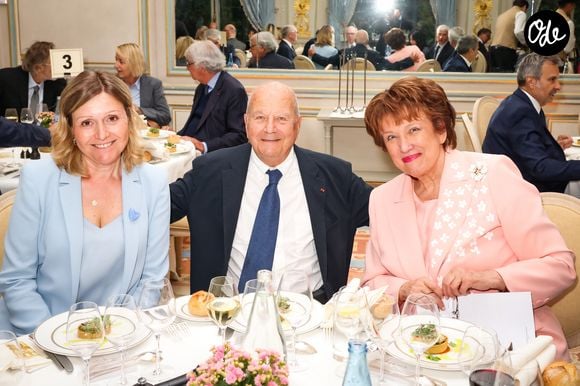 Exclusif - Yaël Braun-Pivet, Marc Ladreit de Lacharrière et Roselyne Bachelot - Quelques semaines après avoir ouvert la Journée de l'Assemblée nationale dédiée à l'Engagement, le samedi 11 avril 2026, M.Ladreit de Lacharrière a reçu Y.Braun-Pivet pour un prestigieux dîner du Cercle de la Revue des Deux Mondes, le 8 juin 2026. 
© Jack Tribeca / Bestimage