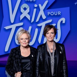 Muriel Robin et Anne le Nen en backstage de l'enregistrement de l'émission "Nos voix pour toutes" au profit de la Fondation des femmes à l'Adidas Arena diffusée sur TMC le 25 novembre 2025, à Paris, France, le 19 novembre 2025. © Guirec-Moreau/Bestimage