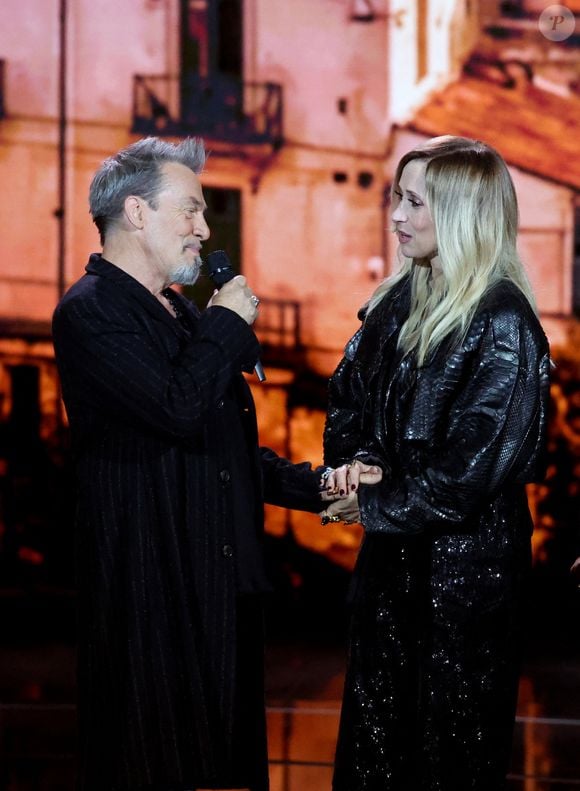 Florent Pagny, Lara Fabian lors surprises lors de l'enregistrement de l'émission "La chanson secrète N°14", présentée par N.Aliagas et diffusée le 26 décembre sur TF1, consacrée à Lara Fabian à Paris le 10 Décembre 2025 

Photo : JACOVIDES-MOREAU / BESTIMAGE