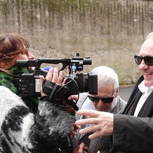 Gérard Depardieu et le paparazzi Rino Barillari se réconcilient au Harry's Bar à Rome le 19 janvier 2026.
C'est au même endroit, le 21 mai 2024 que les deux hommes se sont accrochés.
Gérard Depardieu aurait frappé le photographe à trois reprises au visage car ce dernier avait bousculé la compagne de Gérard Depardieu pour faire une série de photos.
Après cet incident, les plaintes ont fusé de toute part....mais les images montrent que les deux hommes ont trouvé un terrain d'entente.
Zuma Press / Bestimage