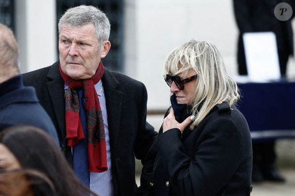 Elle était très proche d'Isabelle Mergault

Christine Bravo et son mari Stéphane Bachot - Sorties des obsèques d'Isabelle Mergault à la Coupole du Père-Lachaise à Paris le 30 mars 2026. © Cyril Moreau - Dominique Jacovides / Bestimage