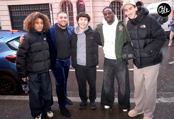Mehdi, Noah, Lenny (Star academy 2025) Masséo Banzept (saison 2024) et Ahcène Menacer (Star Academy 2022) à la premiere du spectacle "Lilly et le Palais du Music-Hall" au théâtre de la Tour Eiffel à Paris, France, le 29 novembre 2025. © Cédric Perrin/Bestimage