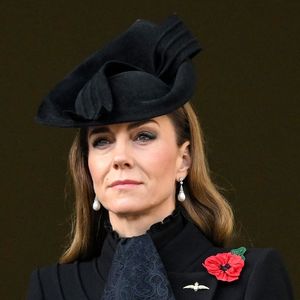 Des clins d'œil qui ne sont pas passés inaperçus 

Catherine (Kate) Middleton - La famille royale britannique assiste au Festival du Souvenir de la Royal British Legion, en l'honneur des militaires, au Royal Albert Hall à Londres, le 8 novembre 2025. ©Julien Burton / BestimageCatherine