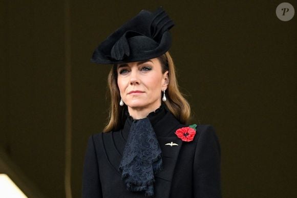 Des clins d'œil qui ne sont pas passés inaperçus 

Catherine (Kate) Middleton - La famille royale britannique assiste au Festival du Souvenir de la Royal British Legion, en l'honneur des militaires, au Royal Albert Hall à Londres, le 8 novembre 2025. ©Julien Burton / BestimageCatherine