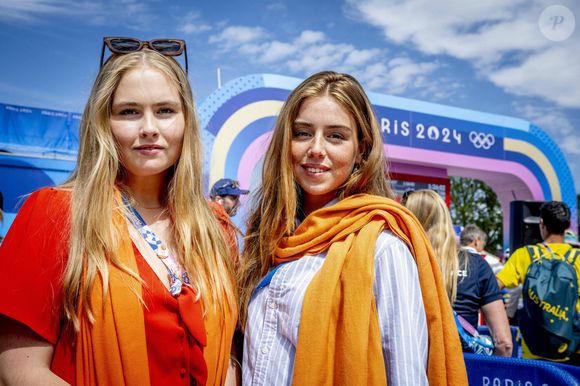 La famille royale des Pays-Bas, le roi Willem Alexander, la reine Maxima, la princesse Alexia et la princesse Amalia, assiste aux épreuves de VTT Cross Country lors des Jeux Olympiques 2024 (JO 2024) le 28 juillet 2024. © Robin Utrecht / Dana Press / Bestimage
