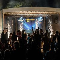 Star incontournable de la télévision pendant des dizaines d’années, il se retrouve animateur dans des campings