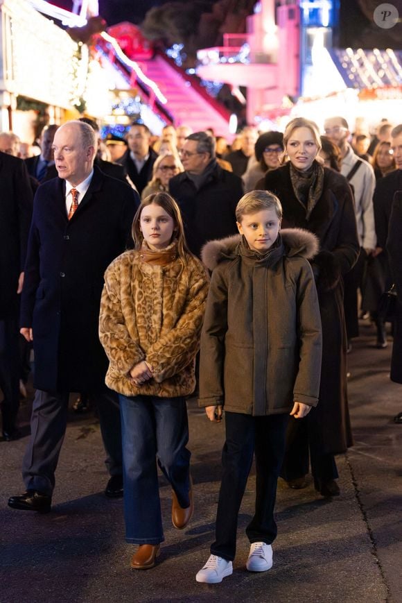 Le Prince Albert II et la Princesse Charlène de Monaco, leurs enfants S.A.S. le Prince Jacques et S.A.S. la Princesse Gabriella avec Mélanie-Antoinette de Massy assistent à l'ouverture du Marché de Noël de Monaco, sur le port Herculis, par le Maire de Monaco Georges Marsan.  Monaco, le 5 décembre 2025. Photo by Olivier Huitel/Pool/ABACAPRESS.COM