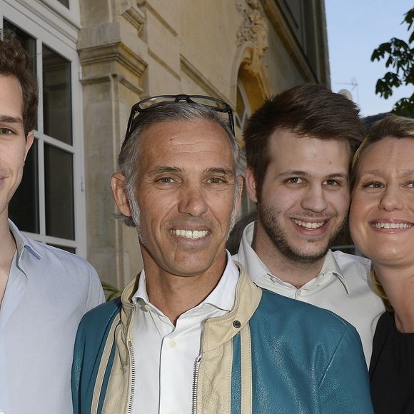 Luana Belmondo et Paul Belmondo et leurs fils Paul Belmondo et ses fils Alessandro et Victor - Soirée du cinquième anniversaire du musée Paul Belmondo à Boulogne-Billancourt le 13 avril 2015.