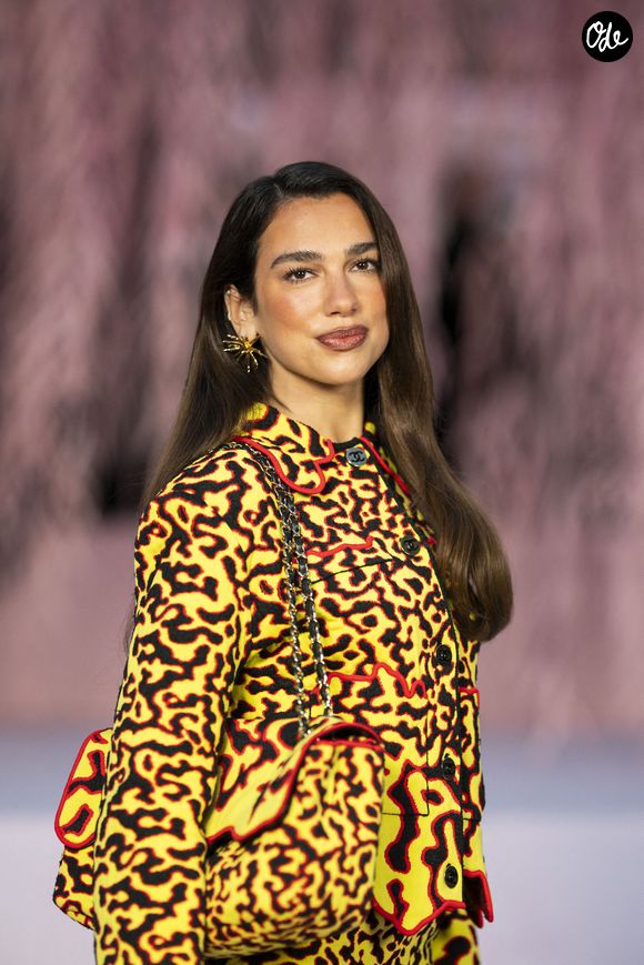 Située dans le 2e arrondissement de Paris, cette adresse espagnole est également l'une des favorites de Dua Lipa, qui l'avait recommandée sur sa plateforme Service95. 

Dua Lipa assiste au défilé Chanel Haute Couture printemps-été 2026 dans le cadre de la Fashion Week de Paris, le 27 janvier 2026 à Paris, en France. Photo : Eliot Blondet/ABACAPRESS.COM