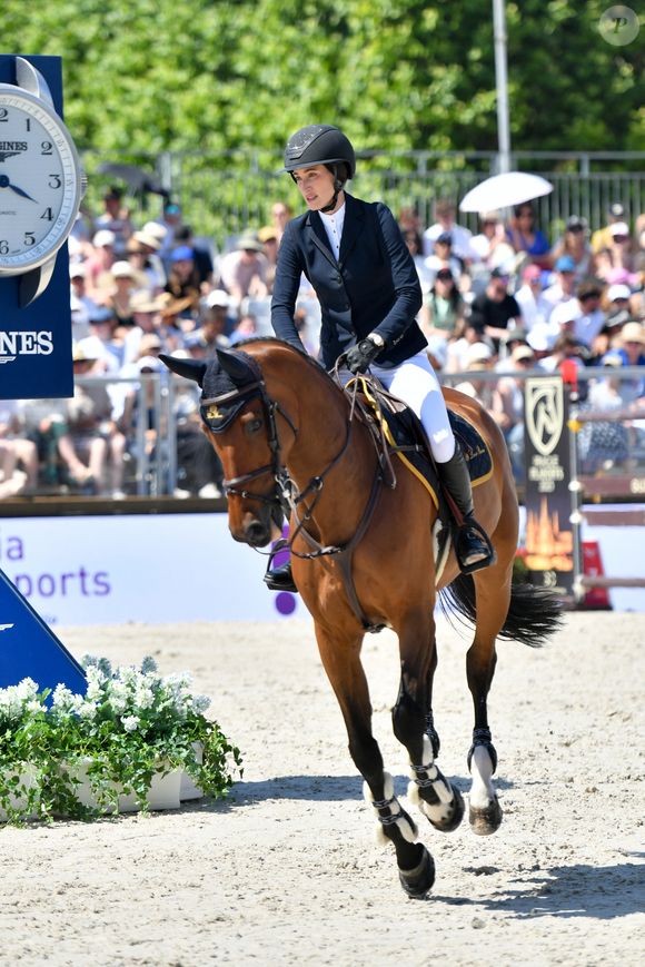 Jessica Springsteen sur Cayman de Poteau Z (First GCL competition presented by Turkish Airlines) lors du Longines Paris Eiffel Jumping le 20 juin 2025

© Perusseau / Veeren / Bestimage
