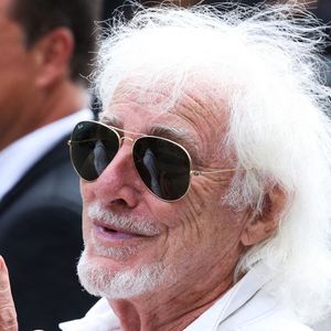 Hugues Aufray quittant les funérailles de Jean-Paul Belmondo tenues à l'église Saint-Germain-Des-Pres à Paris, France, le 10 septembre 2021. Le célèbre acteur français Jean-Paul Belmondo est décédé lundi 6 septembre à l'âge de 88 ans. Photo by Jerome Domine/ABACAPRESS.COM