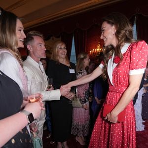 La princesse de Galles rencontre Ronan Keating et son épouse Storm, lors d'une réception organisée par Cancer Research UK à l'occasion du 125e anniversaire de l'organisation caritative, au St James's Palace, à Londres. 

©Bestimage