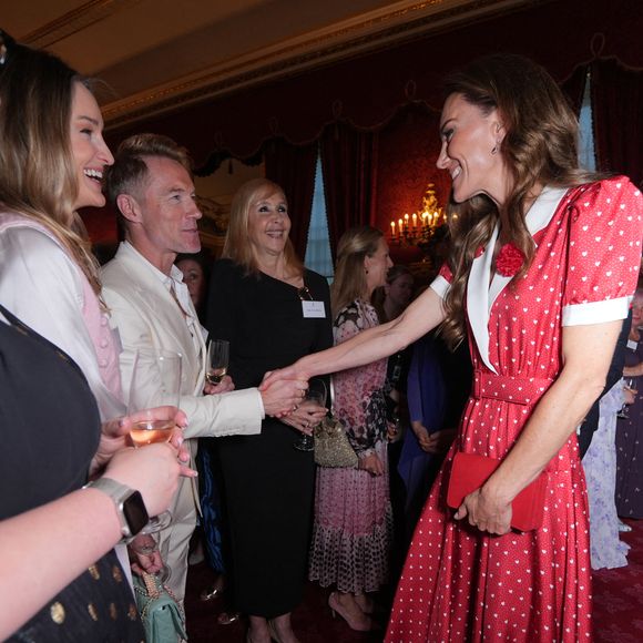La princesse de Galles rencontre Ronan Keating et son épouse Storm, lors d'une réception organisée par Cancer Research UK à l'occasion du 125e anniversaire de l'organisation caritative, au St James's Palace, à Londres. 

©Bestimage
