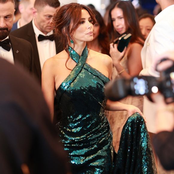 Eva Longoria - Montée des marches du film « Mission Impossible : The Final Reckoning » lors du 78ème Festival International du Film de Cannes, au Palais des Festivals à Cannes. Le 14 mai 2025
© Backgrid USA / Bestimage