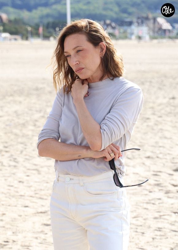 Laura Smet - Photocall du jury sur la plage lors de la 52ème édition du Festival du Cinéma Américain de Deauville le 10 septembre 2026. © Denis Guignebourg / Bestimage