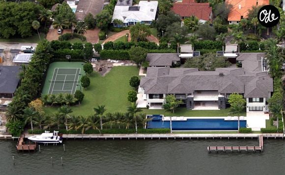 Ils habitent dans une maison somptueuse de Miami.

La nouvelle résidence est également dotée d'une piscine à débordement et d'un court de tennis, probablement pour permettre à Anna de s'entraîner. Miami, FL. 3 octobre 2013. Photo by Mavrix/ABACAPRESS.COM