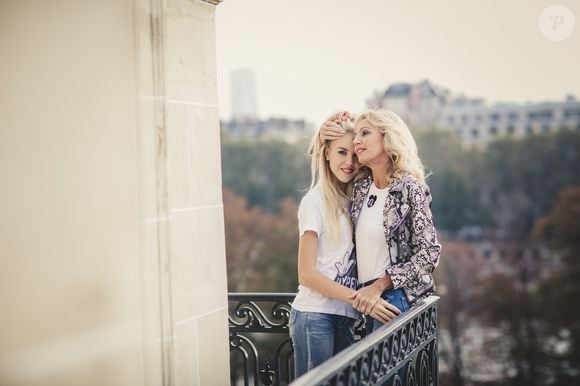 Exclusif - Rendez-vous avec Maria Carolina de Bourbon des Deux-Siciles et ses parents Charles et Camilla de Bourbon des Deux Siciles, pour Le Bal 2019. Le 4 novembre 2019
© Cyril Moreau / Le Bal / Bestimage

Les partenaires du Bal :
Shangri-La Hotel, Paris, l'hôtel du Bal
Harakh, le joaillier du Bal
Renault, la voiture du Bal

Les charités du Bal : Seleni et Enfants d'Asie
Maison de Couture : Ralph & Russo
Le maquillage : By Terry
Le coiffeur : Alexandre de Paris