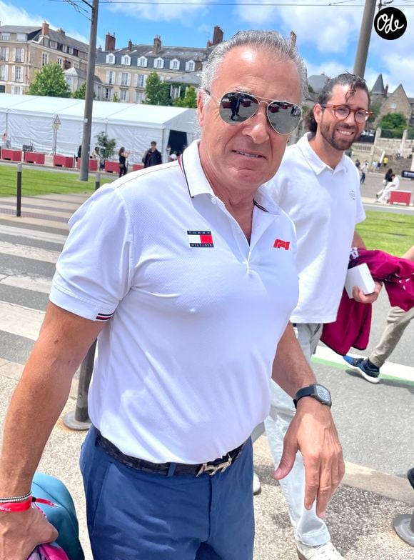 La cérémonie s'est déroulée au restaurant Lo Scoglio, à Nerano, dans un cadre idyllique face à la mer.

Jean Alesi parrain de la parade des pilotes à son arrivée lors de la 94ème édition des 24 Heures du Mans le 12 juin 2026.

© Fabien Faure / Bestimage