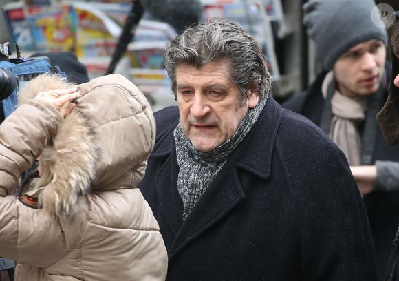 Les vidéos, qui totalisent des centaines de milliers de vues, sont monétisées sans l'accord des ayants droit.

Jacques Frantz aux obsèques de Michel Galabru en l'église Saint-Roch à Paris le 12 janvier 2016. © Jacovides-Moreau/Bestimage