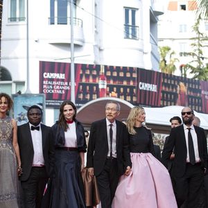 Jeremy Strong, Leïla Slimani, Dieudo Hamadi, Juliette Binoche, Hong Sang-soo, Alba Rohrwacher, Carlos Reygadas - Montée des marches de la cérémonie de clôture du 78ème Festival International du Film de Cannes, au Palais des Festivals à Cannes. Le 24 mai 2025
© Olivier Borde/ Bestimage