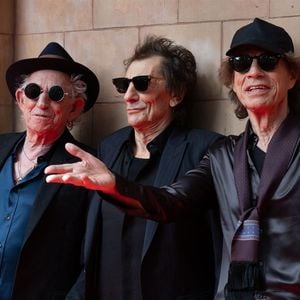 Les membres du groupe des Rolling Stones, Ronnie Wood, Mick Jagger, et Keith Richards lors du lancement de lors dernier album "Hackney Diamonds" à Londres, Royaume Uni, le 6 septembre 2023.
© Backgrid UK/ Bestimage