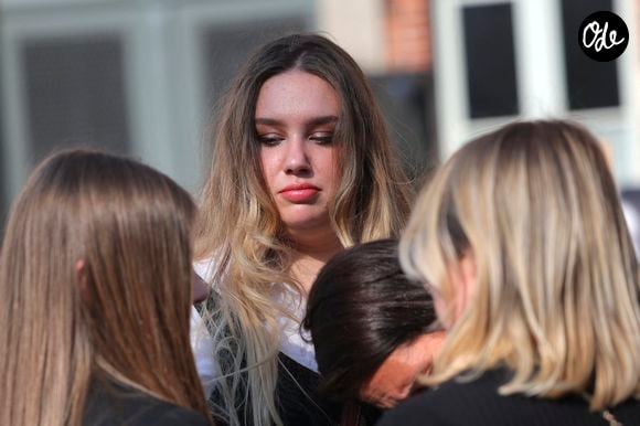 Sa fille Milla poursuit aujourd'hui son engagement à travers une nouvelle mission.

Milla Savarese, la fille unique d'E.Dequenne - 300 personnes réunies pour rendre hommage à Emilie Dequenne dans sa ville de Chièvres (Belgique), le 9 avril 2025, quelques semaines après son décès prématuré, survenu le 16 mars 2025. Une plaque commémorative a été installée dans la salle des Pas Perdus de l'hôtel de ville, renommée "Espace Émilie Dequenne". La famille de la comédienne a lancé un appel aux dons pour soutenir la lutte contre le cancer.