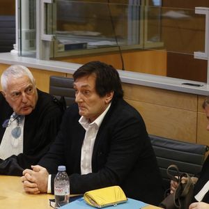 Pierre Palmade au tribunal de Melun avec ses avocats Me Alain Barsikian et Me Céline Lasek  pour son procès pour blessures involontaires à la suite d'un accident de la route en février 2023 dans lequel sa voiture a percuté un autre véhicule à Melun. Le 20 novembre 2024. © Christophe Clovis / Bestimage