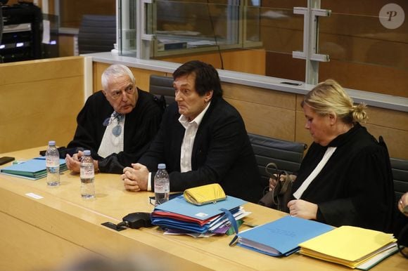Pierre Palmade au tribunal de Melun avec ses avocats Me Alain Barsikian et Me Céline Lasek  pour son procès pour blessures involontaires à la suite d'un accident de la route en février 2023 dans lequel sa voiture a percuté un autre véhicule à Melun. Le 20 novembre 2024. © Christophe Clovis / Bestimage