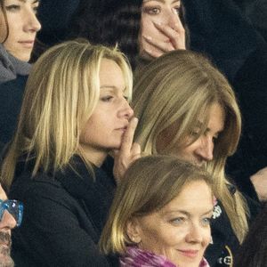 Avec cette nouvelle équipe, il a signé un contrat de cinq ans, d’une valeur de 12 millions d’euros. Pour rappel, Sékou Mara a fait ses débuts dans le football en 2020 au sein des Girondins de Bordeaux pendant deux ans.

Audrey Crespo-Mara dans les tribunes lors du match de Ligue 1 McDonald's "PSG - Auxerre (2-0)" au Parc des Princes, le 27 septembre 2025.
© Cyril Moreau/Bestimage