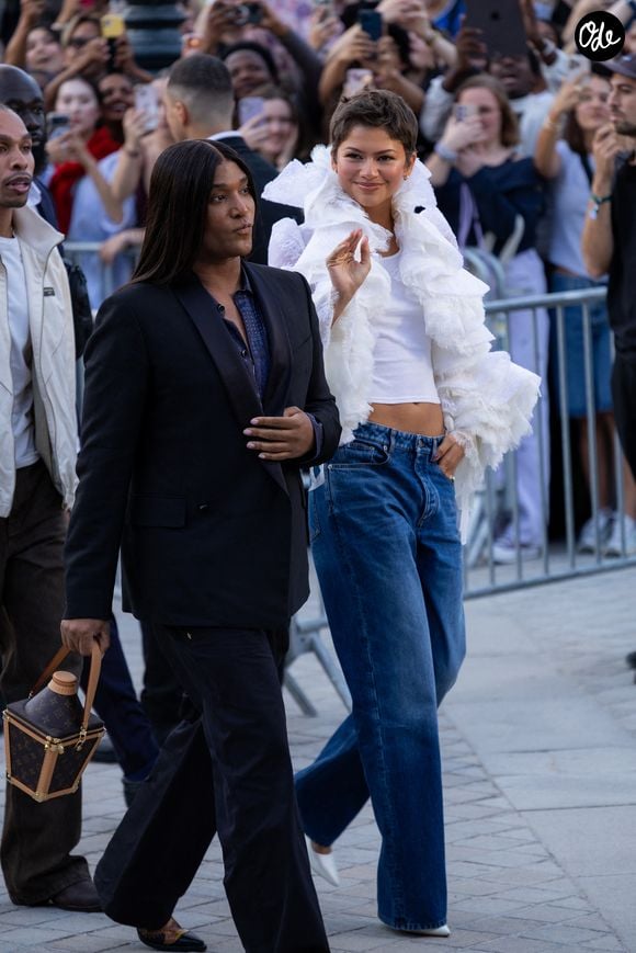 Elle s'est rendue au défile accompagnée de son styliste Law Roach, avec qui elle travaille depuis de nombreuses années.
Zendaya et Law Roach au défilé Louis Vuitton "Collection Femme Prêt-à-Porter Printemps/Eté 2026" lors de la Fashion Week de Paris, le 6 octobre 2026 
© Florian Lavielle / Bestimage