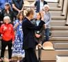 Pour cette cérémonie officielle, elle a choisi un tailleur-pantalon oversize bleu marine signé Max Mara.

La princesse Charlene de Monaco a rendu hommage à la présidente et fondatrice de Special Olympics Monaco en baptisant un gymnase scolaire du Stade Louis II de son nom, Mireille Calmes le 18 octobre 2025. © Bruno Bebert/Bestimage