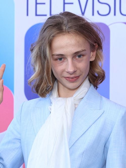 À 15 ans, Billy, le fils de Julie Depardieu et Philippe Katerine, s’affiche en robe rose en couverture d'un célèbre magazine