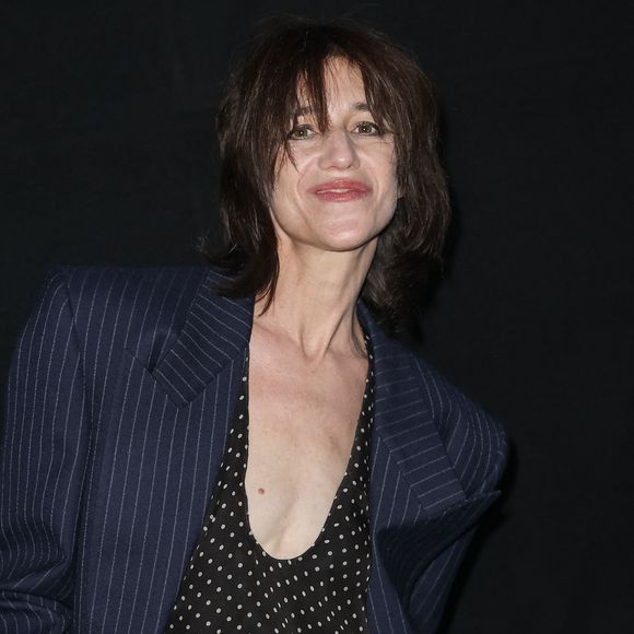 Charlotte Gainsbourg assiste au défilé Saint Laurent Womenswear printemps/été 2024 dans le cadre de la semaine de la mode à Paris, France, le 26 septembre 2023.©ABACAPRESS.COM